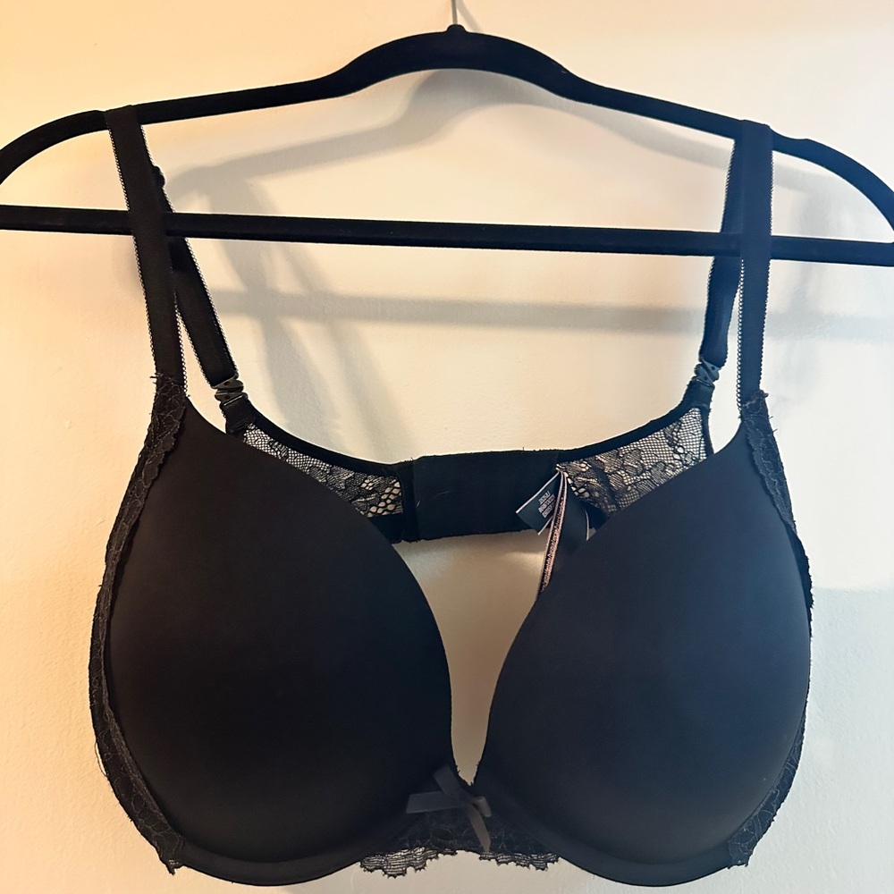 Victoria's Secret Black Lace Push-up Bra 34DD (Fits like 36C)